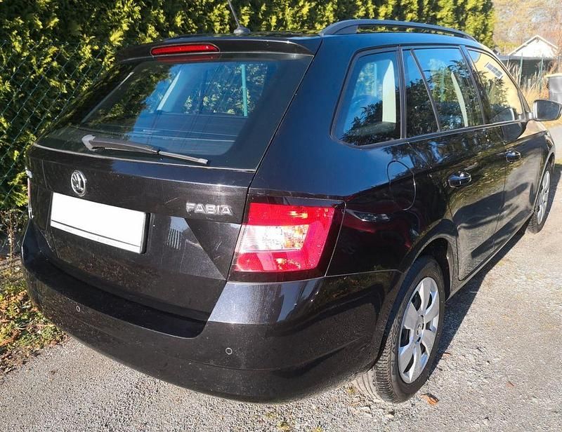 Gebraucht Skoda Fabia Ambition 90 PS (66 kW) 2015 Schwarz Kombi