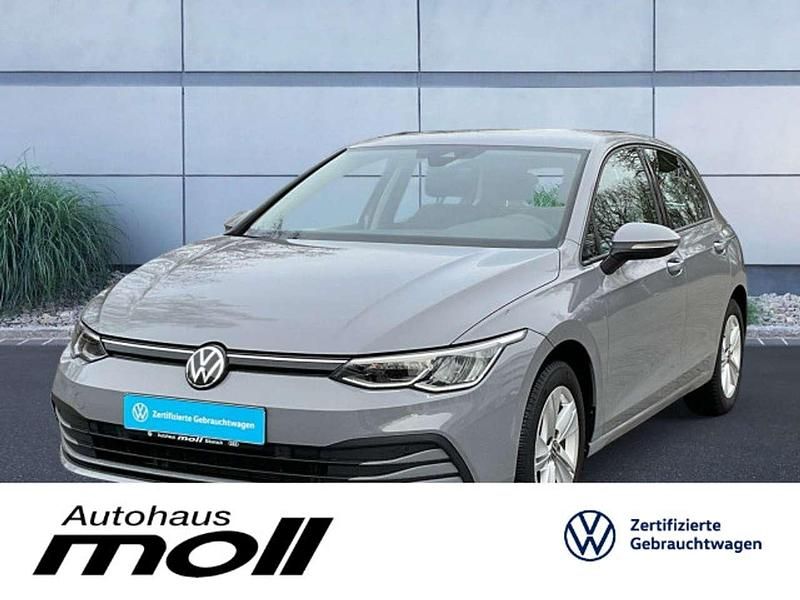 Mondsteingrau Gebraucht 2023 VW Golf VIII Life Limousine | 25.990 € (Fairer Preis) - Bild 1/3