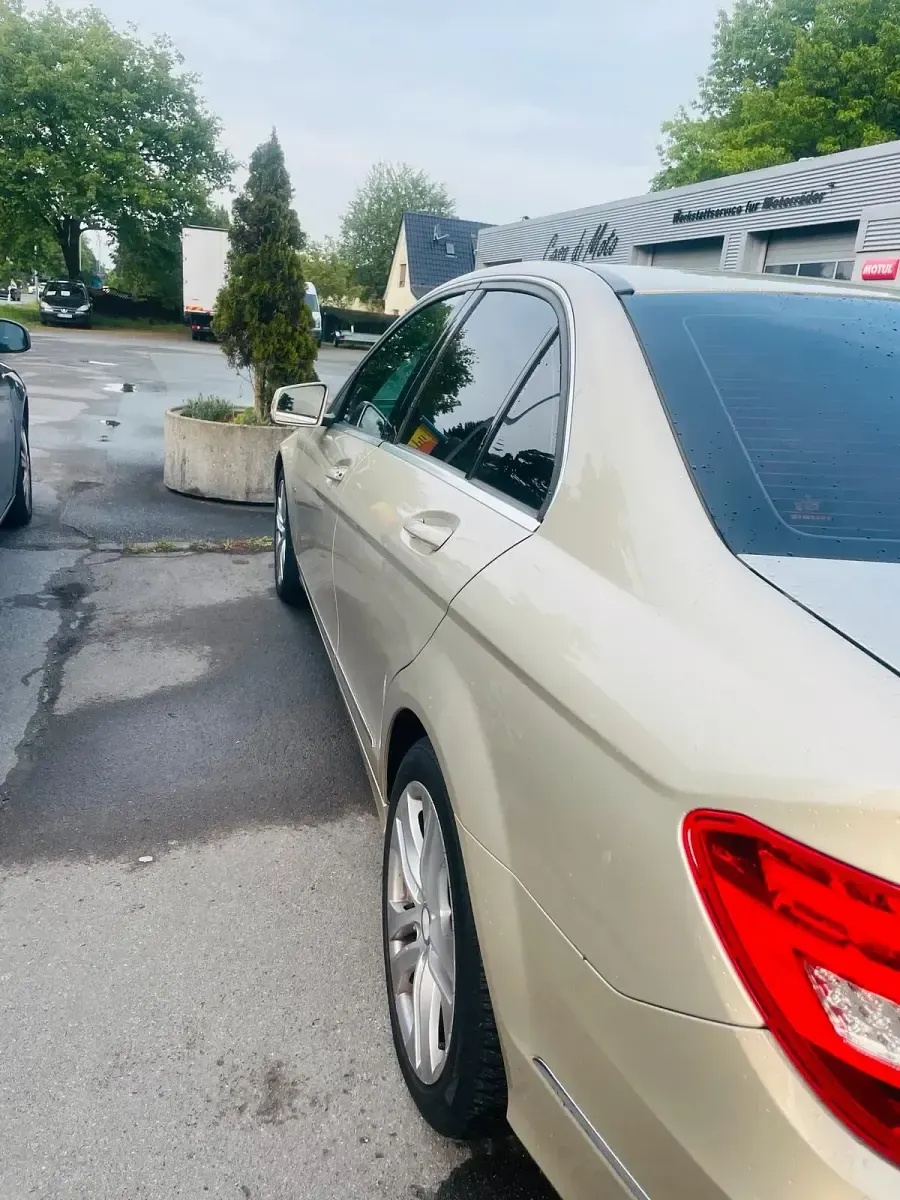Gebraucht Mercedes C220 170 PS (125 kW) 2012 Gold Limousine