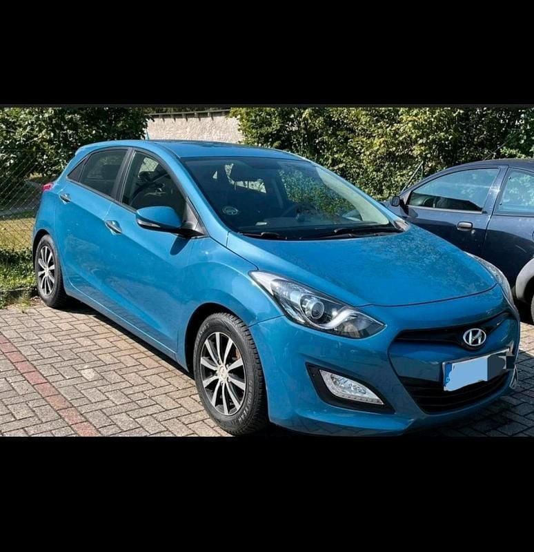 Gebraucht Hyundai i30 99 PS (72 kW) 2013 Blau Kleinwagen