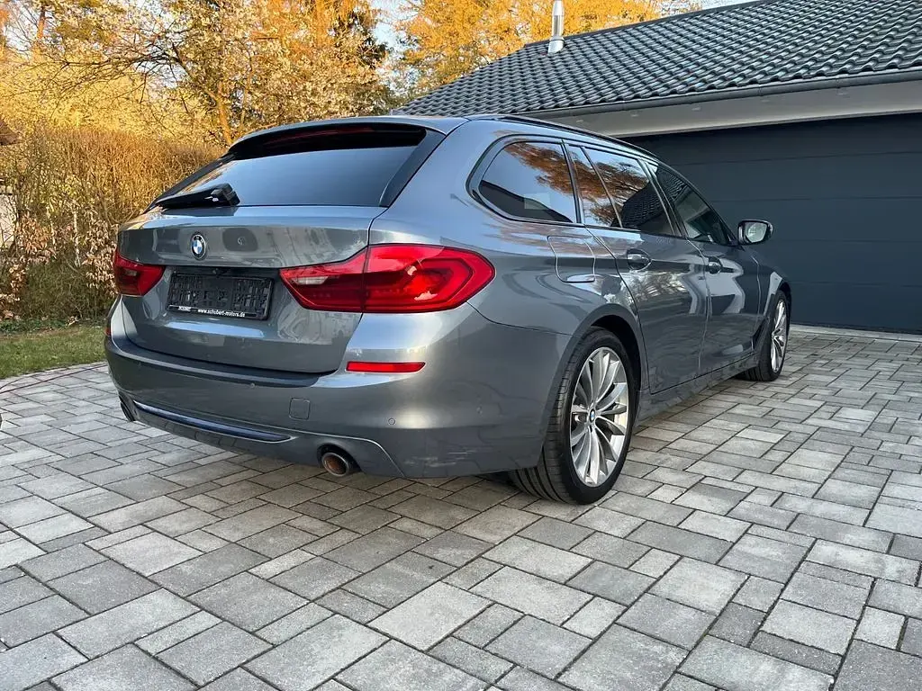 Gebraucht BMW 530 Sport Line 265 PS (194 kW) 2018 Grau Kombi