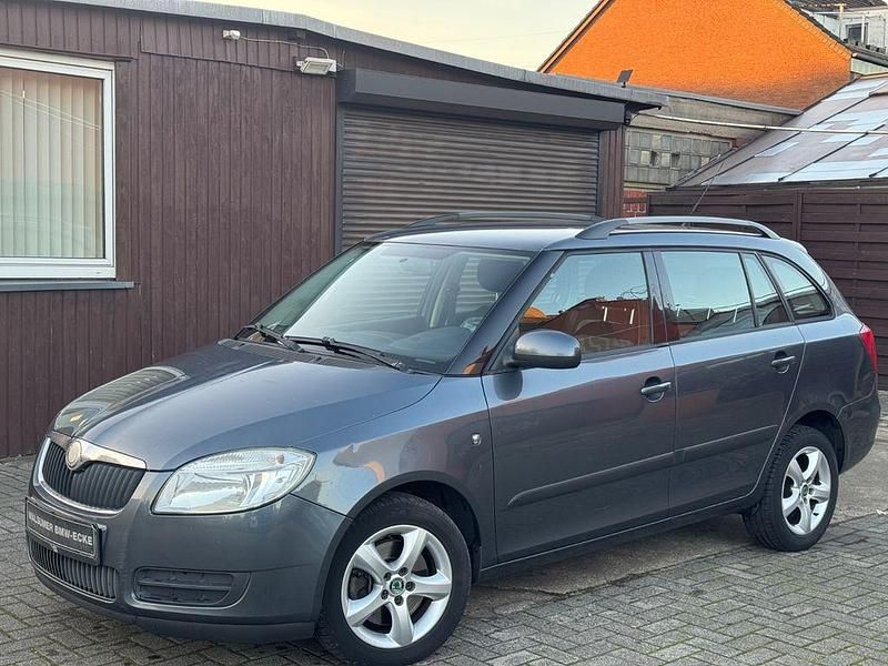 Grau Gebraucht 2009 Skoda Fabia Style Kombi | 1.900 € - Bild 1/4