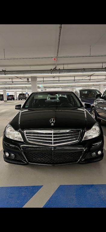 Second-hand Mercedes C180 156 CP (114 kW) 2012 Negru Berlinǎ