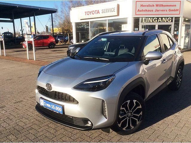 Shimmering silver metallic Gebraucht 2025 Toyota Yaris Cross SUV | 29.450 € (Fairer Preis) - Bild 1/4