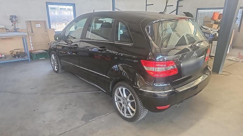 Gebraucht Mercedes B150 95 PS (69 kW) 2009 Schwarz Van / Kleinbus