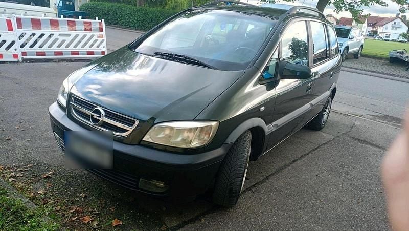 Grün Gebraucht 2002 Opel Zafira Van / Kleinbus | 900 € (Superpreis) - Bild 1/4