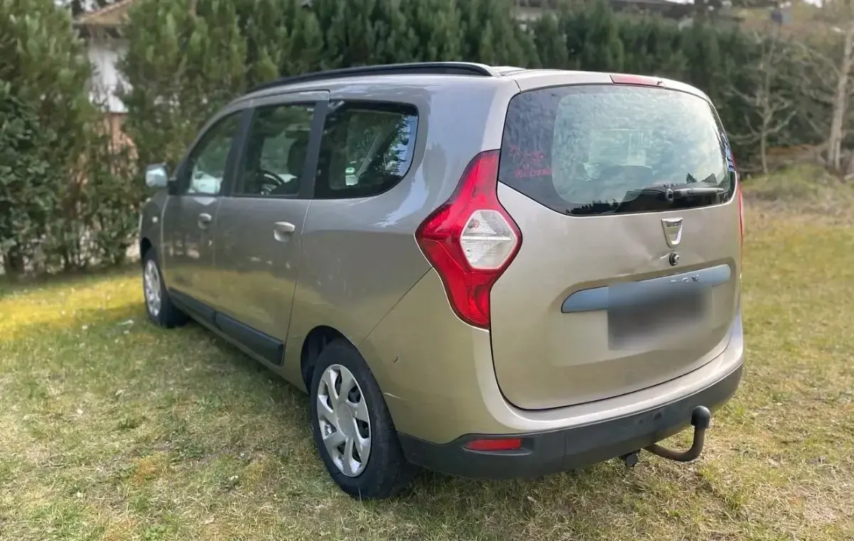 Używany Dacia Lodgy 90 KM (66 kW) 2013 Szary Minivan