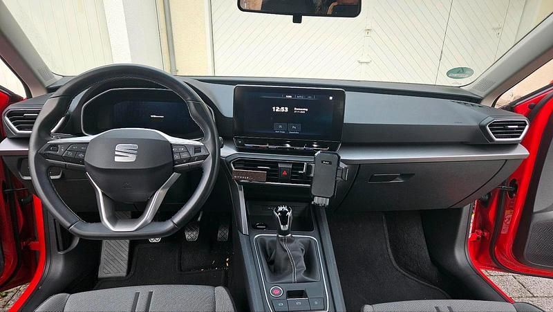 Gebraucht Seat Leon 131 PS (96 kW) 2021 Rot Limousine