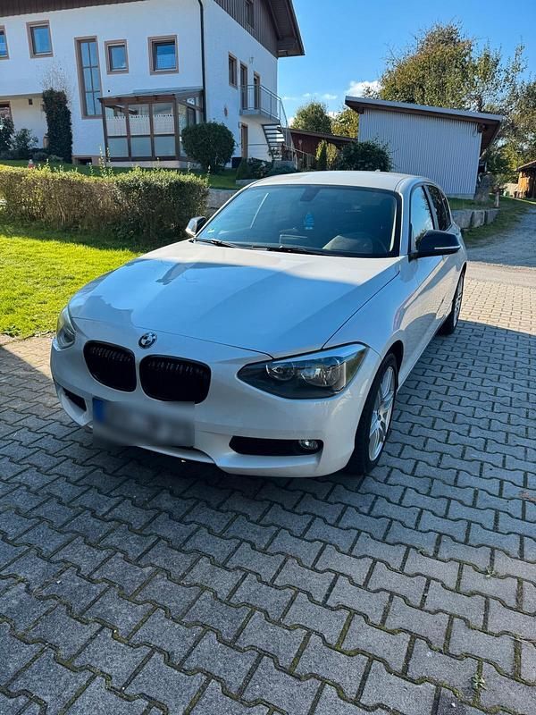 Weiß Gebraucht 2012 BMW 116 Kleinwagen | 4.700 € (Guter Preis) - Bild 1/4