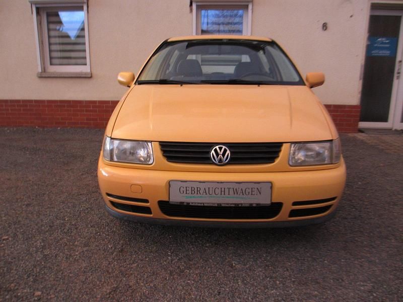 Second-hand VW Polo 54 CP (39 kW) 1994 Portocaliu Hatchback