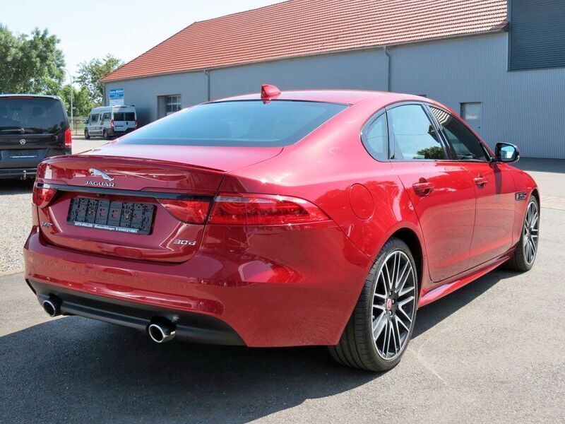 Gebraucht Jaguar XF R-Sport 300 PS (220 kW) 2016 Firenze red Limousine