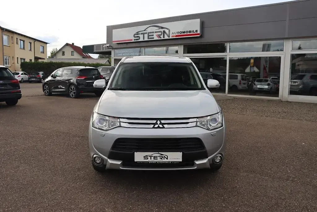 Gebraucht Mitsubishi Outlander Instyle 150 PS (110 kW) 2014 Silber SUV