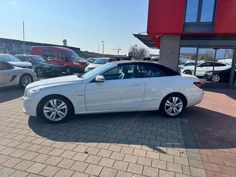 Gebraucht Mercedes E200 184 PS (135 kW) 2011 Calcitweiss  unilack Cabrio
