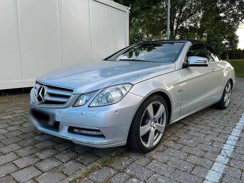 Gebraucht Mercedes E200 Avantgarde 184 PS (135 kW) 2011 Silber Cabrio