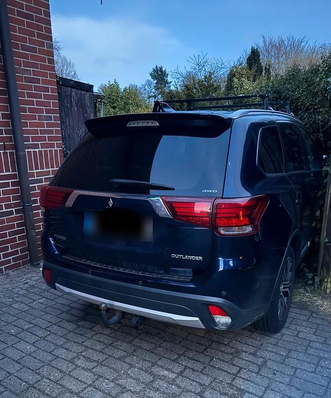 Gebraucht Mitsubishi Outlander 150 PS (110 kW) 2016 Blau SUV