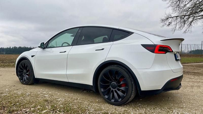 Weiß Gebraucht 2022 Tesla Model Y Performance SUV | 36.690 € (Guter Preis) - Bild 1/4