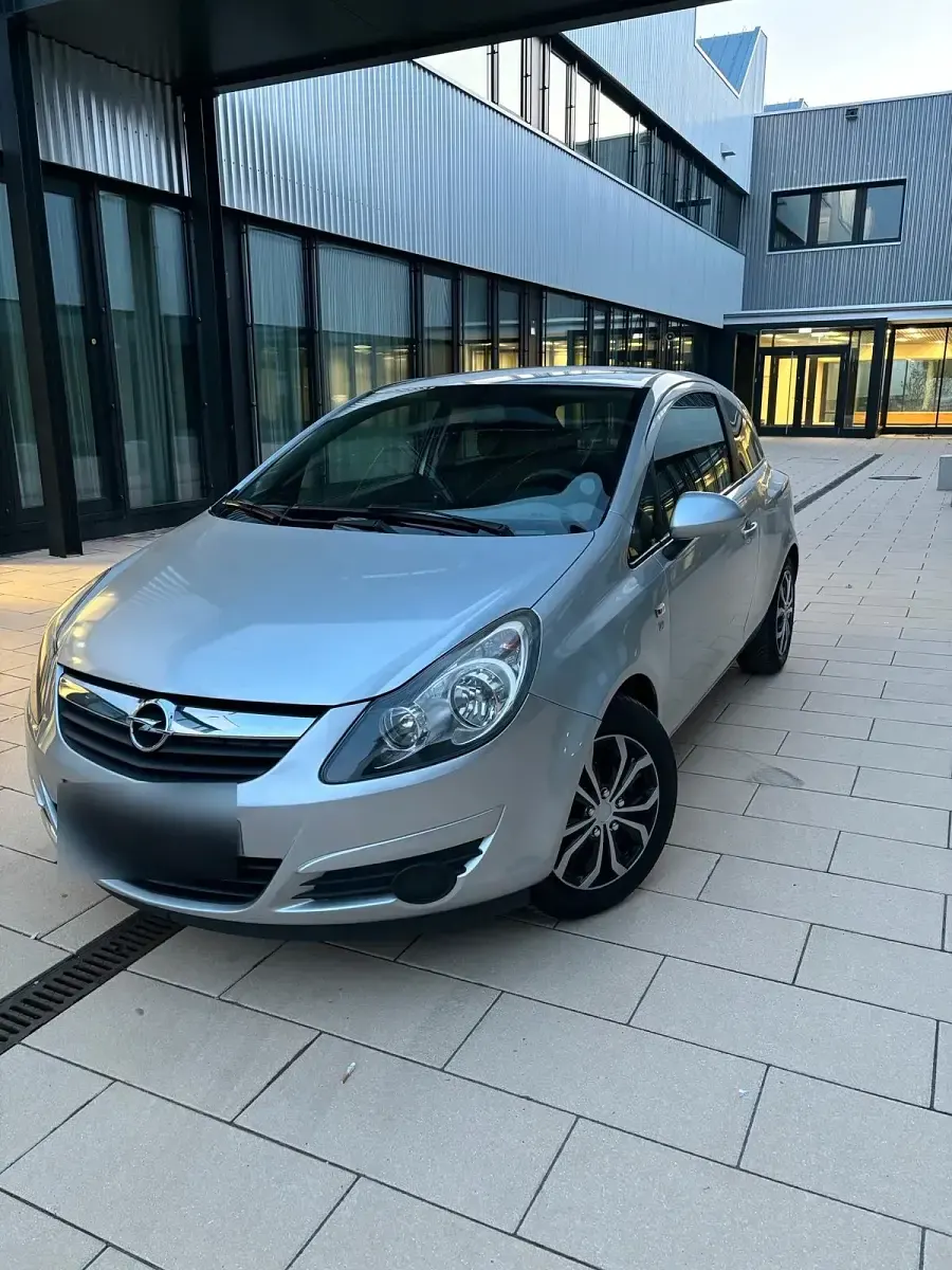 Gebraucht Opel Corsa Edition 69 PS (50 kW) 2010 Silber Kleinwagen
