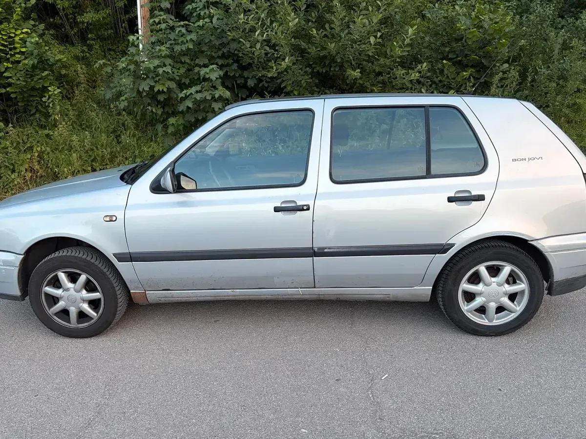 Gebraucht VW Golf III 75 PS (55 kW) 1996 Silber Kleinwagen