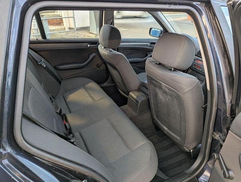 Gebraucht BMW 318 143 PS (105 kW) 2003 Blau Kombi