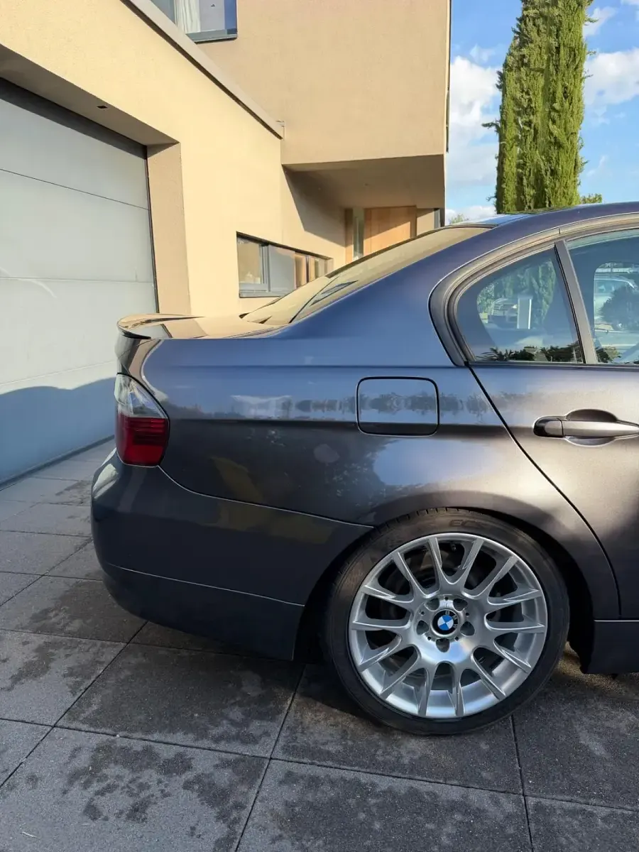Gebraucht BMW 318 143 PS (105 kW) 2007 Grau Limousine