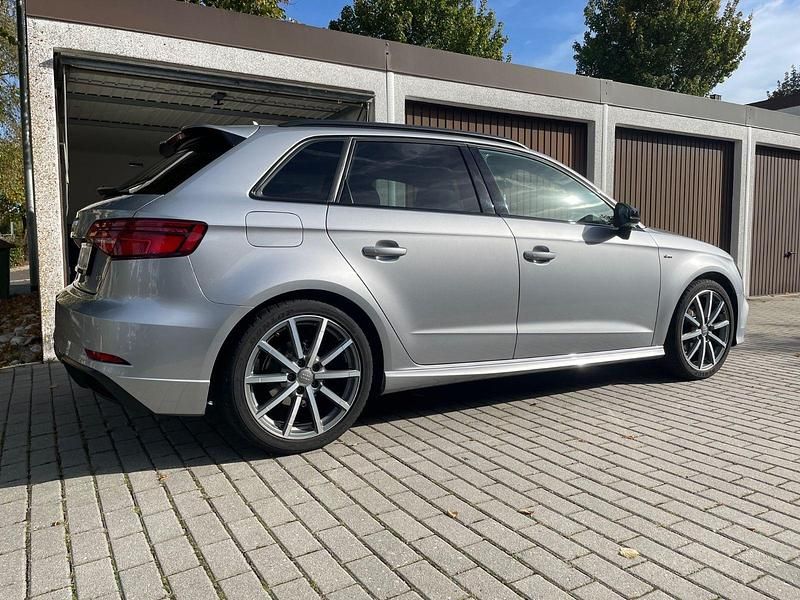 Gebraucht Audi A3 Sportback Ambiente 116 PS (85 kW) 2017 Silber Kleinwagen