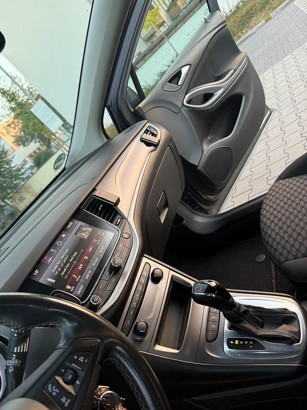 Gebraucht Opel Astra 136 PS (100 kW) 2019 Grau Kombi