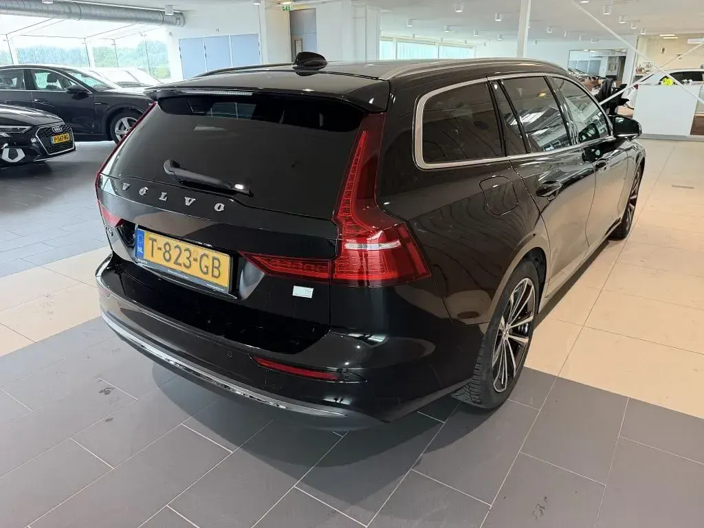 Gebraucht Volvo V60 253 PS (186 kW) 2023 Schwarz Kombi