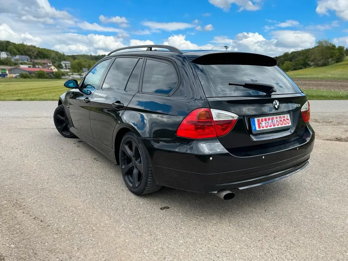 Gebraucht BMW 320 150 PS (110 kW) 2007 Schwarz Kombi