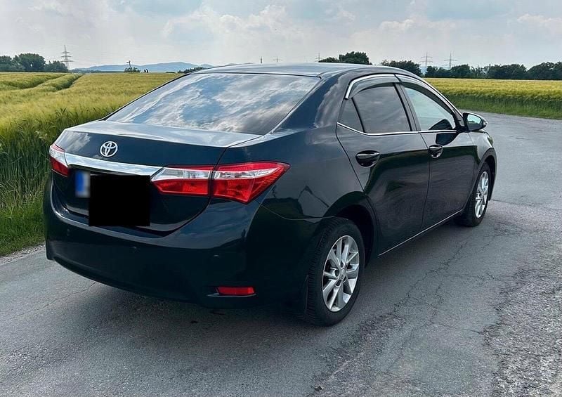 Gebraucht Toyota Corolla Executive 132 PS (97 kW) 2015 Blau Limousine