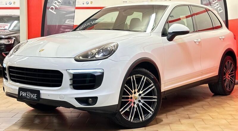 Weiss Gebraucht 2015 Porsche Cayenne SUV | 23.490 € (Fairer Preis) - Bild 1/4