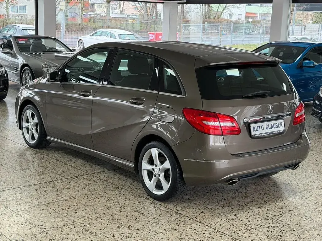 Gebraucht Mercedes B200 Sport 156 PS (114 kW) 2012 Grau Kleinwagen