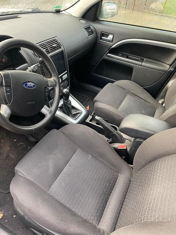 Grau Gebraucht 2004 Ford Mondeo Limousine | 1.200 € (Fairer Preis) - Bild 1/4