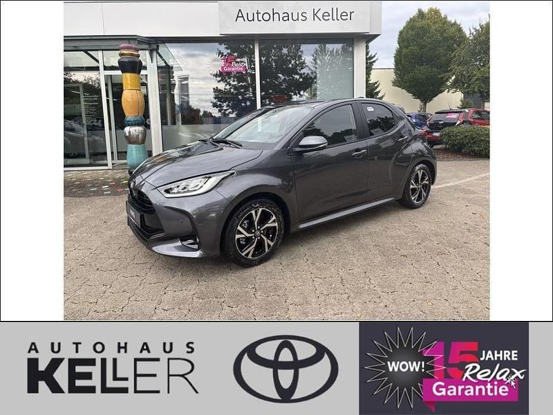 Grau Neu 2025 Toyota Yaris Hybrid Limousine | 28.990 € (Etwas zu teuer) - Bild 1/4