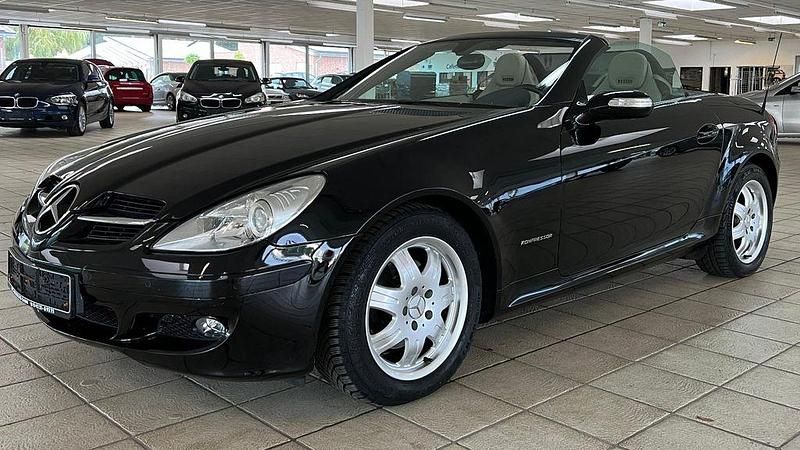 Schwarz Gebraucht 2004 Mercedes SLK200 Cabrio | 10.990 € (Etwas zu teuer) - Bild 1/4