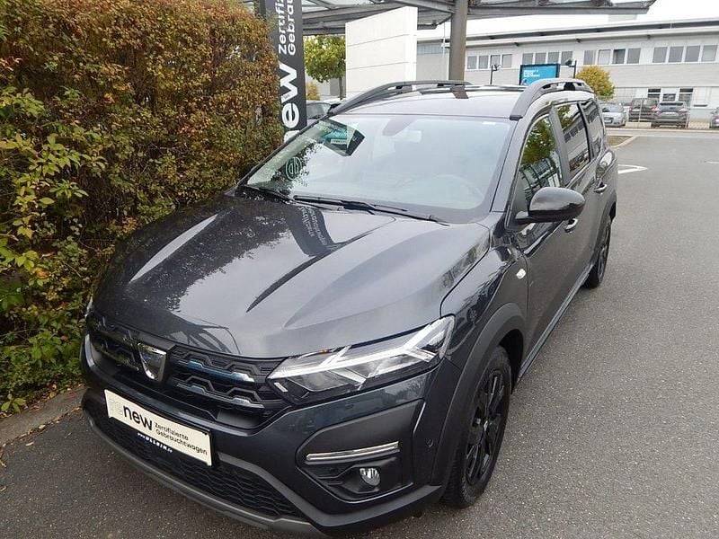 Grau Gebraucht 2022 Dacia Jogger Extreme Van / Kleinbus | 14.980 € (Fairer Preis) - Bild 1/4