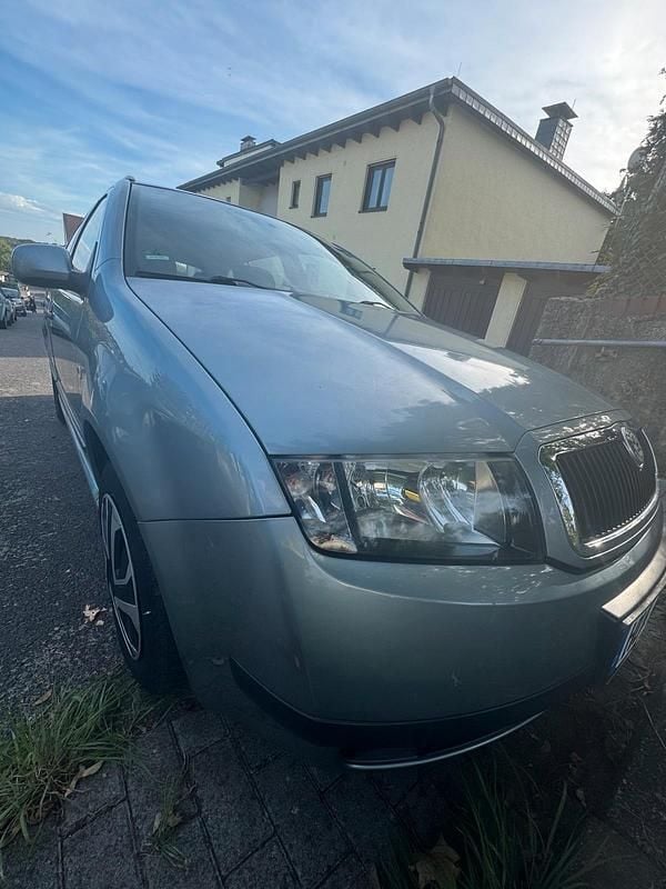 Silber Gebraucht 2014 Skoda Fabia Kleinwagen | 1.500 € - Bild 1/4