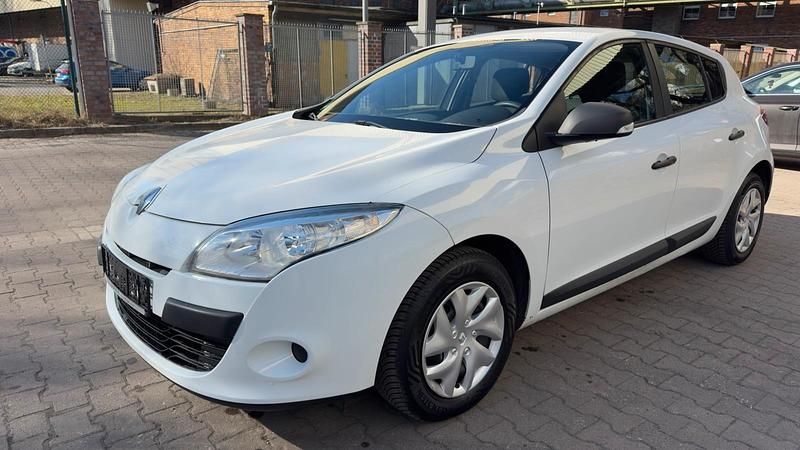 Gebraucht Renault Mégane GrandTour 106 PS (77 kW) 2012 Weiß Kombi