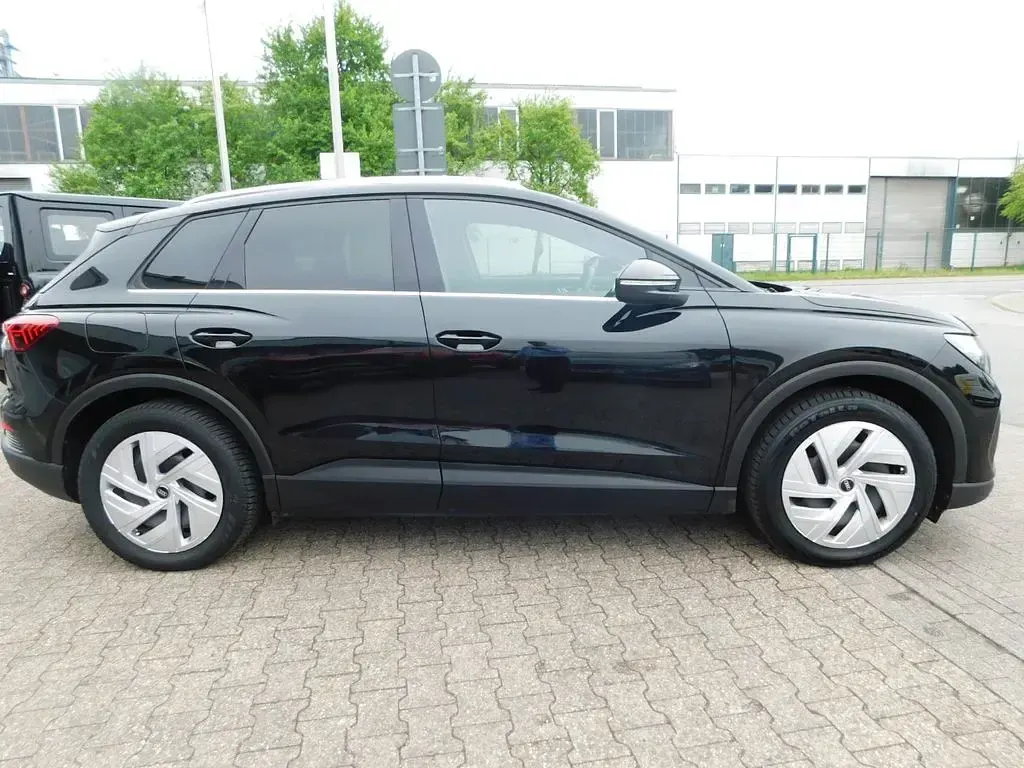 Second-hand Audi Q4 e-tron 125 kW (170 CP) 2022 Negru SUV