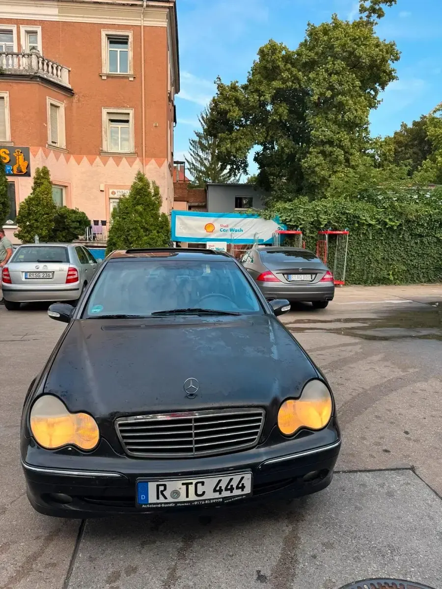 Gebraucht Mercedes C220 Avantgarde 143 PS (105 kW) 2002 Schwarz Limousine