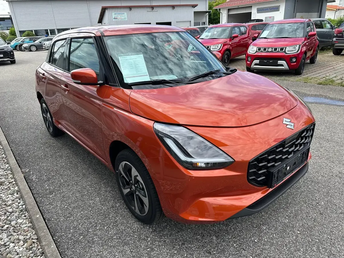 Neu Suzuki Swift Comfort+ 83 PS (61 kW) 2026 Flame orange pearl metallic Kleinwagen
