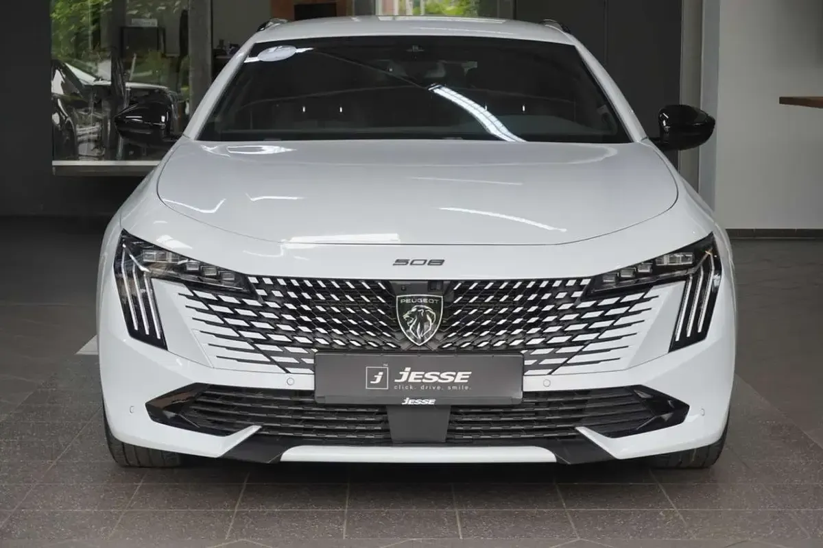 Gebraucht Peugeot 508 Allure 224 PS (164 kW) 2024 Lackierung okenitweiss/typ au Kombi