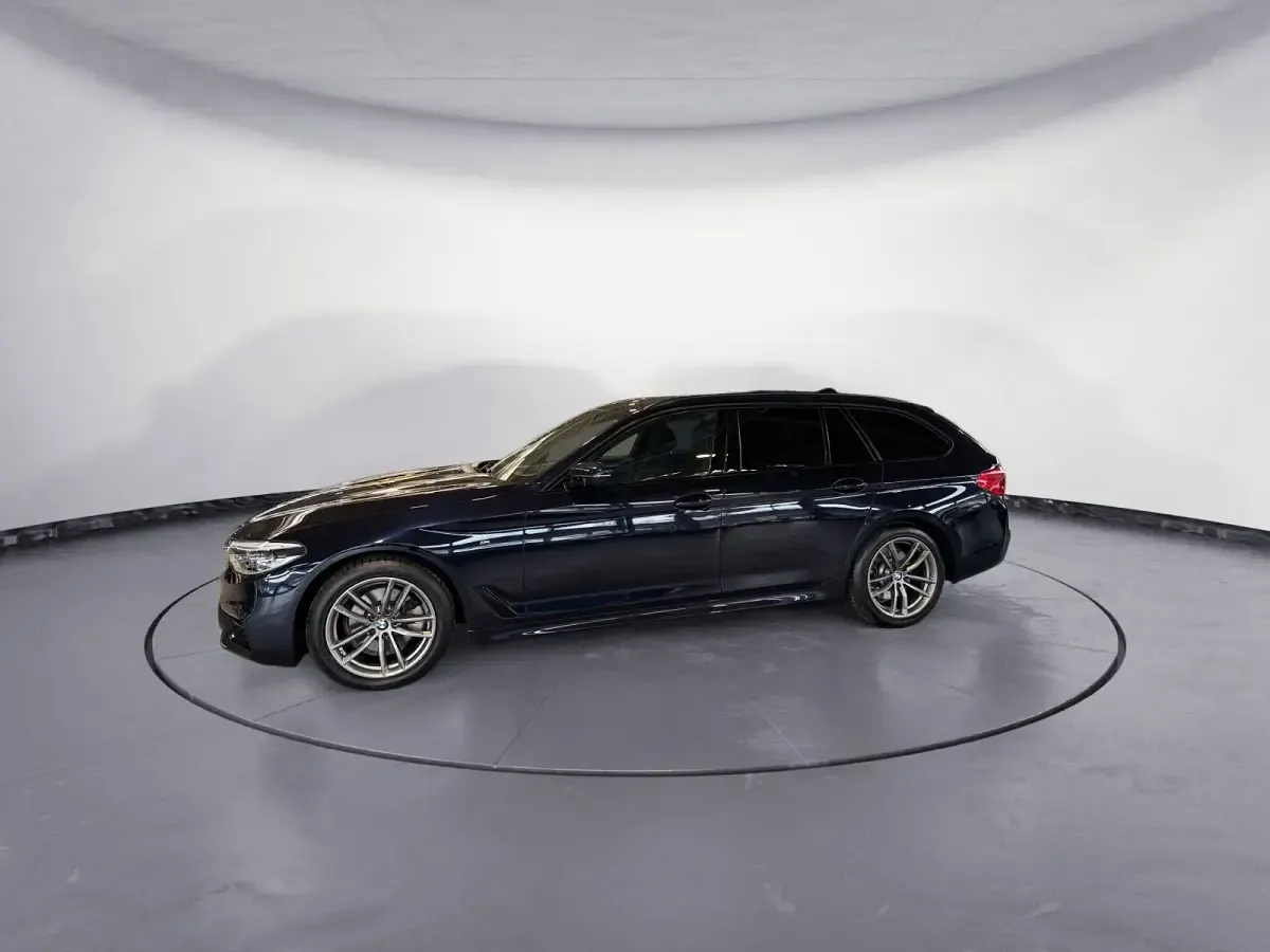 Gebraucht BMW 520 M Sport 190 PS (139 kW) 2021 Schwarz Kombi