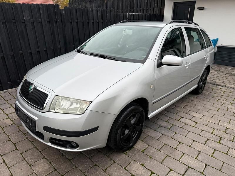 Silber Gebraucht 2007 Skoda Fabia Kleinwagen | 2.499 € - Bild 1/4
