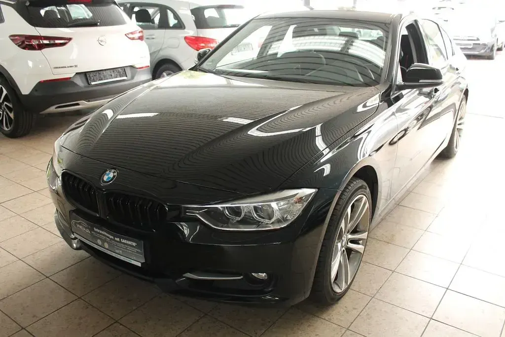 Gebraucht BMW 320 Sport Line 184 PS (135 kW) 2012 Schwarz Limousine