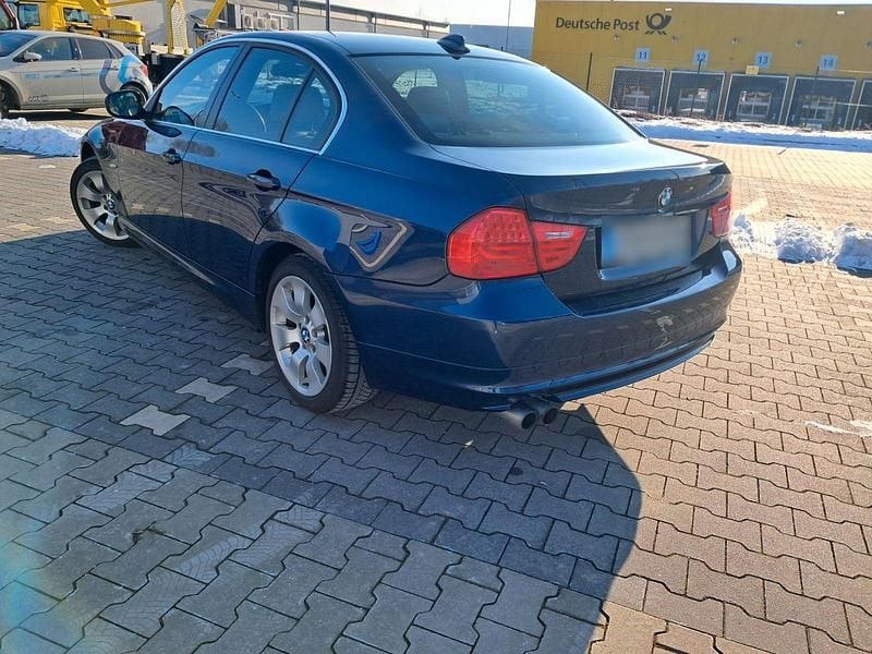 Gebraucht BMW 325 218 PS (160 kW) 2011 Blau Limousine