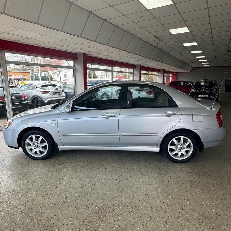 Gebraucht Kia Cerato 143 PS (105 kW) 2004 Silber Limousine