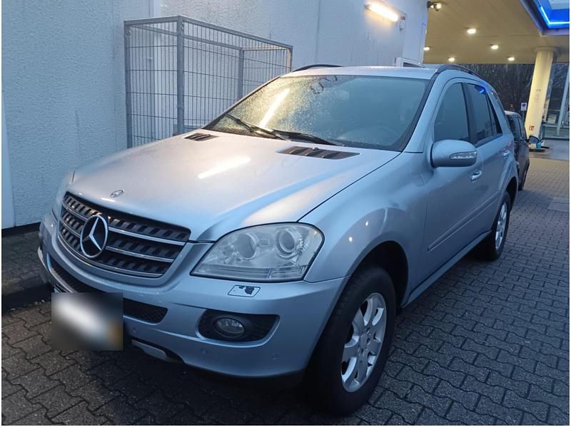 Gebraucht Mercedes ML320 224 PS (164 kW) 2008 Silber SUV