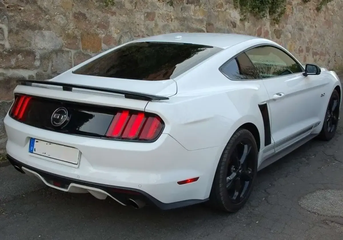 Second-hand Ford Mustang GT 421 CP (309 kW) 2017 Alb Coupe