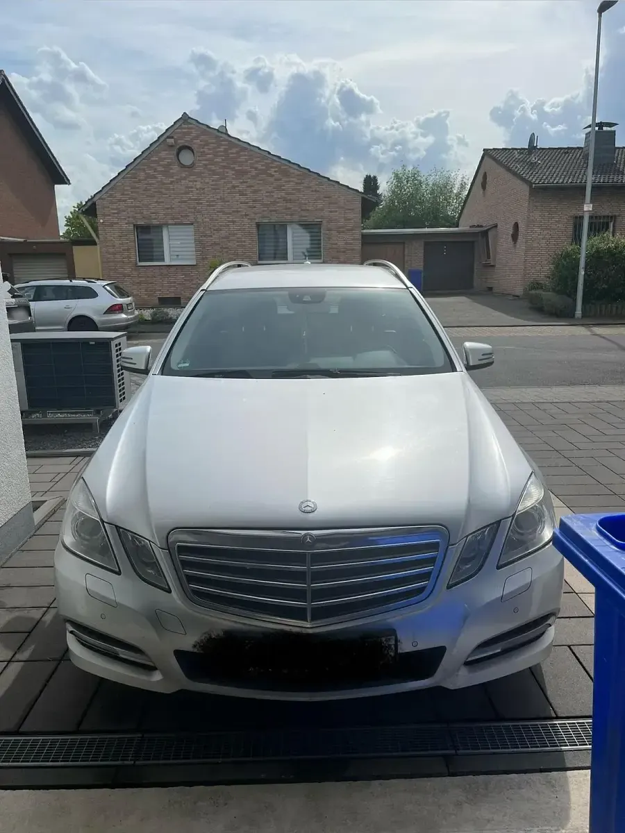 Gebraucht Mercedes E200 Avantgarde 136 PS (100 kW) 2011 Silber Limousine