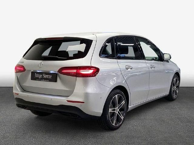 Iridiumsilber metallic Gebraucht 2023 Mercedes B200 Progressive Van / Kleinbus | 29.995 € (Fairer Preis) - Bild 1/4